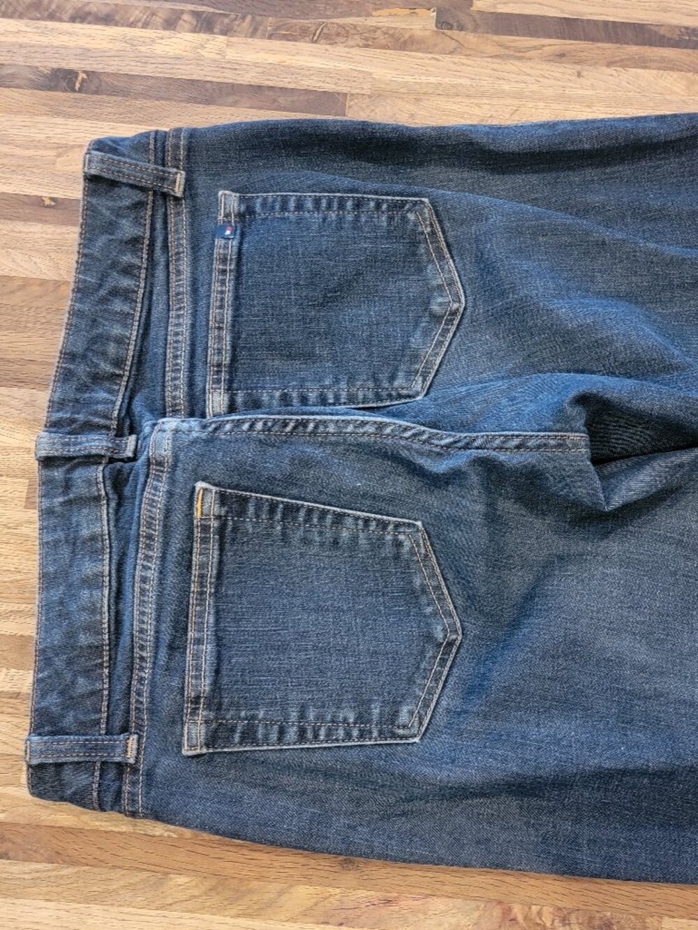 Tommy Hilfiger Classic Women's Bootcut Medium Wash Mid Rise Blue Jeans - Picture 4 of 12